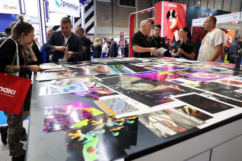 Application samples Samples table with printed applications